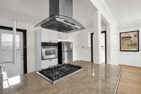 House in North Miami, Florida 2 bedrooms, 116.13 sq.m. № 1970614 - photo 21