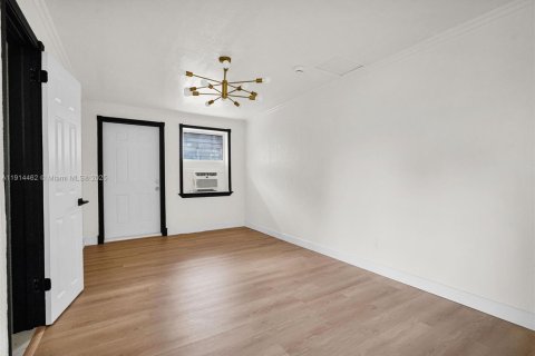 House in North Miami, Florida 2 bedrooms, 116.13 sq.m. № 1970614 - photo 28