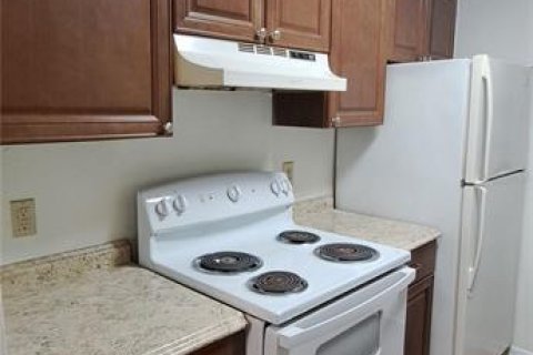 Townhouse in Gainesville, Florida 2 bedrooms, 92.16 sq.m. № 2221728 - photo 6