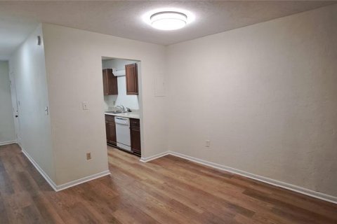 Townhouse in Gainesville, Florida 2 bedrooms, 92.16 sq.m. № 2221728 - photo 3