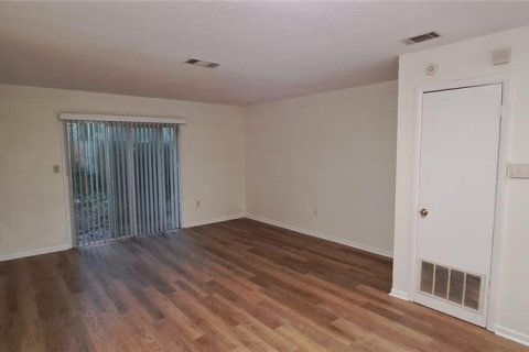 Townhouse in Gainesville, Florida 2 bedrooms, 92.16 sq.m. № 2221728 - photo 2