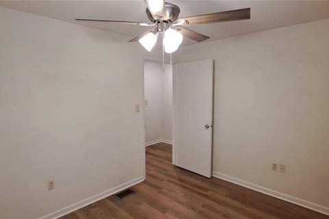 Townhouse in Gainesville, Florida 2 bedrooms, 92.16 sq.m. № 2221728 - photo 12
