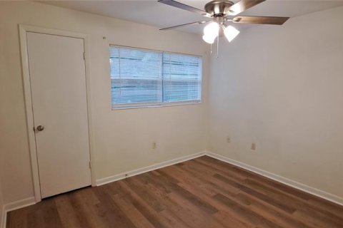 Townhouse in Gainesville, Florida 2 bedrooms, 92.16 sq.m. № 2221728 - photo 11