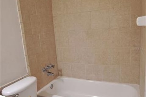 Townhouse in Gainesville, Florida 2 bedrooms, 92.16 sq.m. № 2221728 - photo 19