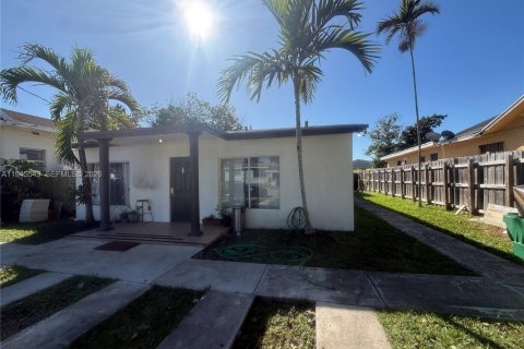 Immobilier commercial à vendre à Miami, Floride: 209.22 m2 № 2004141 - photo 3