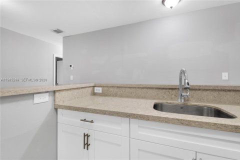 Immobilier commercial à vendre à Miami, Floride: 209.22 m2 № 2004141 - photo 15