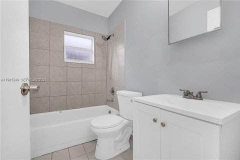 Immobilier commercial à vendre à Miami, Floride: 209.22 m2 № 2004141 - photo 19