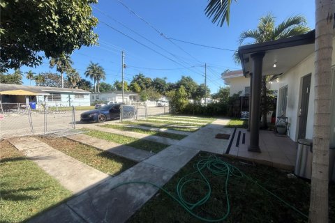 Immobilier commercial à vendre à Miami, Floride: 209.22 m2 № 2004141 - photo 9