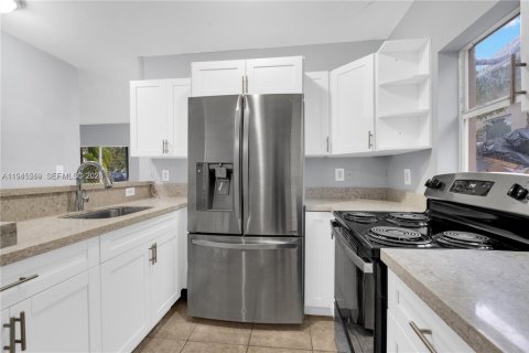 Immobilier commercial à vendre à Miami, Floride: 209.22 m2 № 2004141 - photo 14