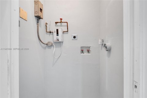 Immobilier commercial à vendre à Miami, Floride: 209.22 m2 № 2004141 - photo 12