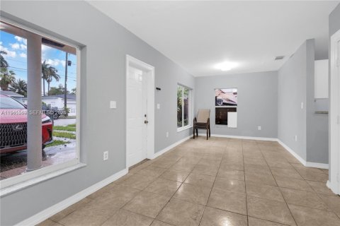 Immobilier commercial à vendre à Miami, Floride: 209.22 m2 № 2004141 - photo 10