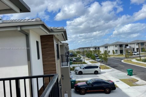 House in Florida City, Florida 5 bedrooms, 176.7 sq.m. № 1582910 - photo 6