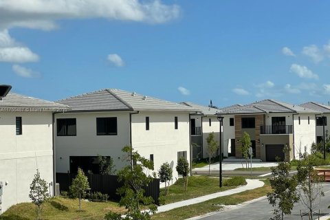 House in Florida City, Florida 5 bedrooms, 176.7 sq.m. № 1582910 - photo 15