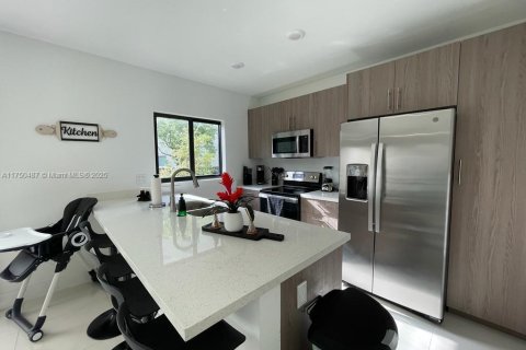 House in Florida City, Florida 5 bedrooms, 176.7 sq.m. № 1582910 - photo 12