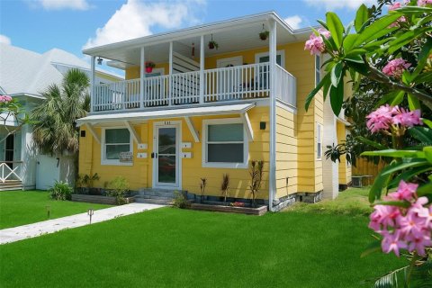 Propiedad comercial en Saint Petersburg, Florida 5 dormitorios, 211.45 m2 № 2114552
