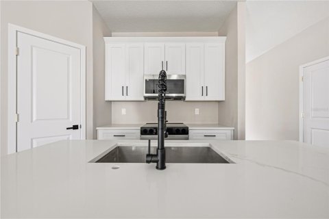 Casa en venta en Eustis, Florida, 4 dormitorios, 185.8 m2 № 2409820 - foto 6