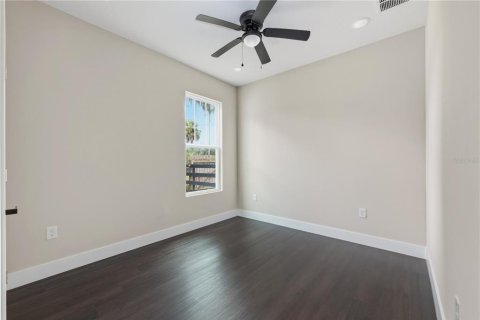 Casa en venta en Eustis, Florida, 4 dormitorios, 185.8 m2 № 2409820 - foto 25
