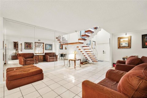 Villa ou maison à vendre à Miami, Floride: 4 chambres, 223.71 m2 № 1953447 - photo 6