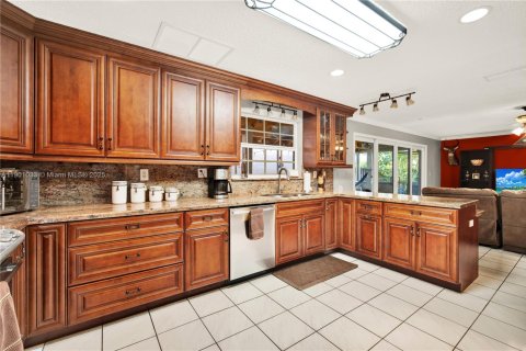 Villa ou maison à vendre à Miami, Floride: 4 chambres, 223.71 m2 № 1953447 - photo 14