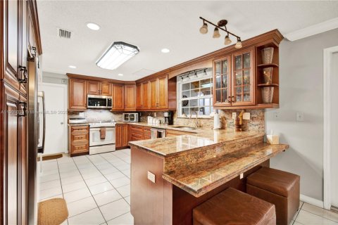 Villa ou maison à vendre à Miami, Floride: 4 chambres, 223.71 m2 № 1953447 - photo 16