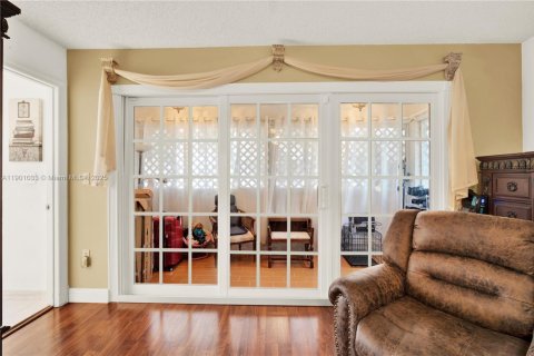Villa ou maison à vendre à Miami, Floride: 4 chambres, 223.71 m2 № 1953447 - photo 28