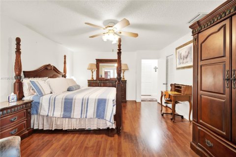 Villa ou maison à vendre à Miami, Floride: 4 chambres, 223.71 m2 № 1953447 - photo 25
