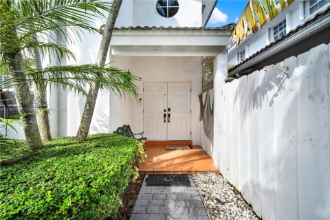 Villa ou maison à vendre à Miami, Floride: 4 chambres, 223.71 m2 № 1953447 - photo 4