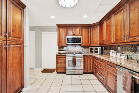 Villa ou maison à vendre à Miami, Floride: 4 chambres, 223.71 m2 № 1953447 - photo 15
