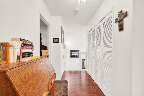 Villa ou maison à vendre à Miami, Floride: 4 chambres, 223.71 m2 № 1953447 - photo 24