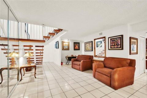 Villa ou maison à vendre à Miami, Floride: 4 chambres, 223.71 m2 № 1953447 - photo 7