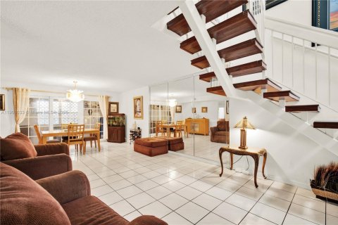 Villa ou maison à vendre à Miami, Floride: 4 chambres, 223.71 m2 № 1953447 - photo 9