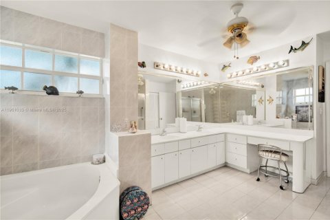 Villa ou maison à vendre à Miami, Floride: 4 chambres, 223.71 m2 № 1953447 - photo 29