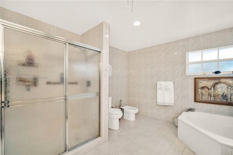 Villa ou maison à vendre à Miami, Floride: 4 chambres, 223.71 m2 № 1953447 - photo 30