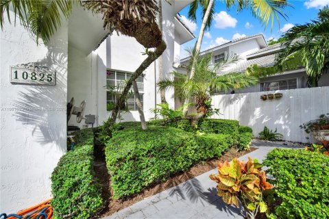 Villa ou maison à vendre à Miami, Floride: 4 chambres, 223.71 m2 № 1953447 - photo 3