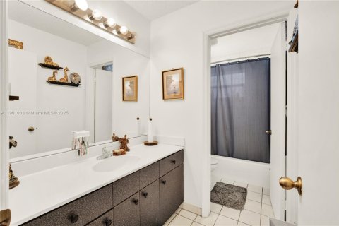 Villa ou maison à vendre à Miami, Floride: 4 chambres, 223.71 m2 № 1953447 - photo 21
