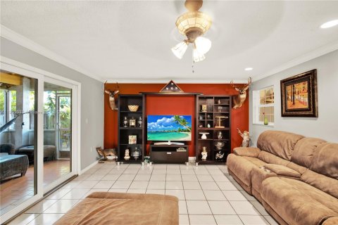 Villa ou maison à vendre à Miami, Floride: 4 chambres, 223.71 m2 № 1953447 - photo 18