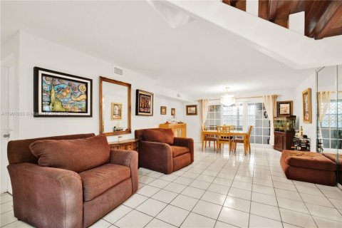 Villa ou maison à vendre à Miami, Floride: 4 chambres, 223.71 m2 № 1953447 - photo 8