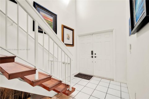 Villa ou maison à vendre à Miami, Floride: 4 chambres, 223.71 m2 № 1953447 - photo 5