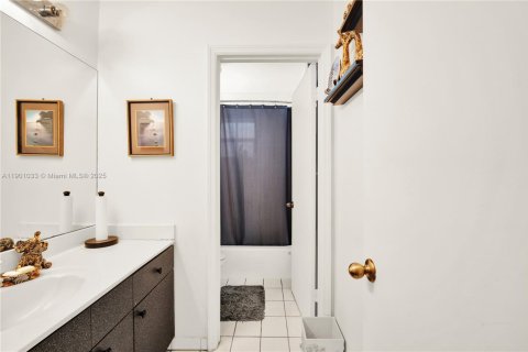 Villa ou maison à vendre à Miami, Floride: 4 chambres, 223.71 m2 № 1953447 - photo 22