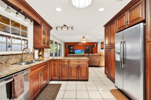 Villa ou maison à vendre à Miami, Floride: 4 chambres, 223.71 m2 № 1953447 - photo 12