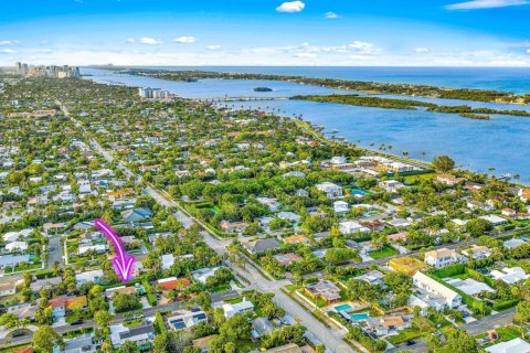 Купить виллу или дом в Уэст-Палм-Бич, Флорида 3 спальни, 130.53м2, № 1186633 - фото 1