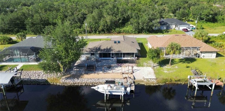 Villa ou maison à Port Charlotte, Floride 3 chambres, 159.98 m2 № 2416248
