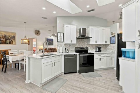 Villa ou maison à vendre à Port Charlotte, Floride: 3 chambres, 159.98 m2 № 2416248 - photo 21