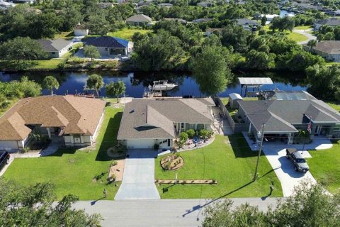 Villa ou maison à vendre à Port Charlotte, Floride: 3 chambres, 159.98 m2 № 2416248 - photo 3