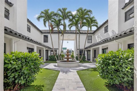 Adosado en venta en Fort Lauderdale, Florida, 2 dormitorios, 148.36 m2 № 2100355 - foto 2