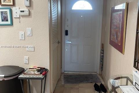 Copropriété à vendre à Pembroke Pines, Floride: 2 chambres, 108.7 m2 № 1958334 - photo 3