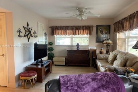 Copropriété à vendre à Pembroke Pines, Floride: 2 chambres, 108.7 m2 № 1958334 - photo 6