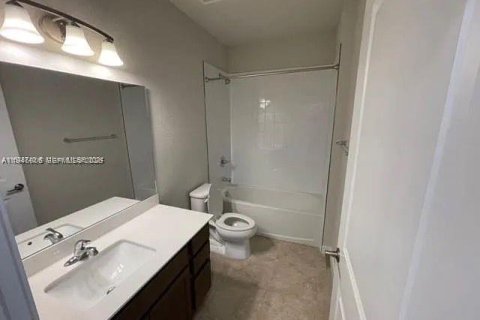 Купить таунхаус в Флорида-Сити, Флорида 3 спальни, 132.39м2, № 2066810 - фото 4