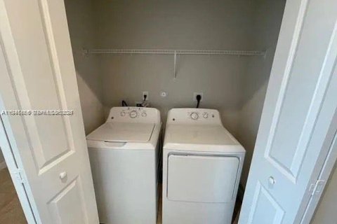 Купить таунхаус в Флорида-Сити, Флорида 3 спальни, 132.39м2, № 2066810 - фото 10