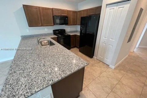 Купить таунхаус в Флорида-Сити, Флорида 3 спальни, 132.39м2, № 2066810 - фото 13